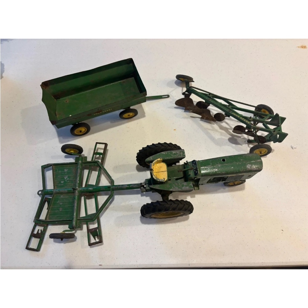 Vintage 1970s John Deere Classic USA 4 toys Green/iron tractor plow farm work